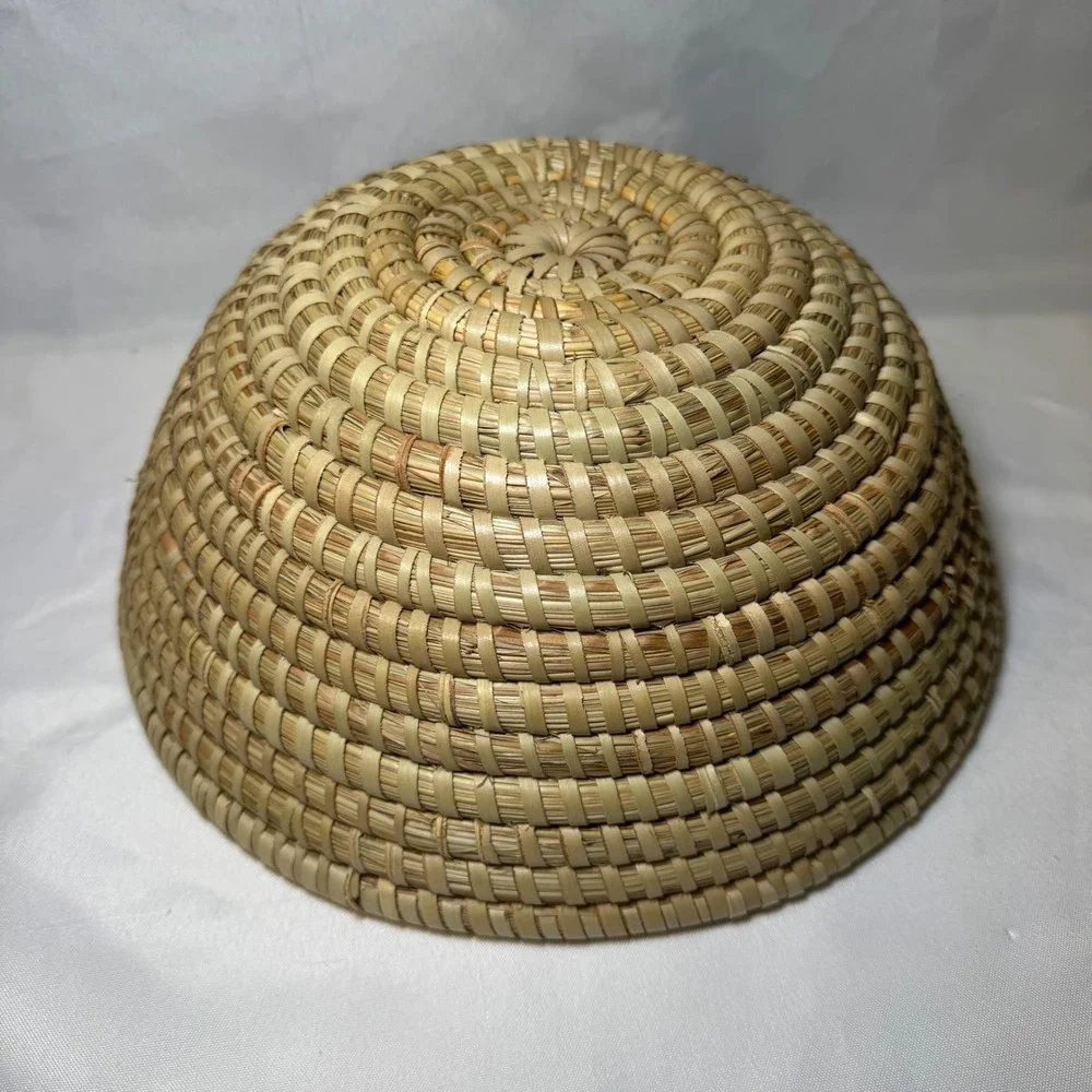 Hand Woven Coiled Sweetgrass Basket Round Decorative Bowl Tan Cream 11.5x4.5